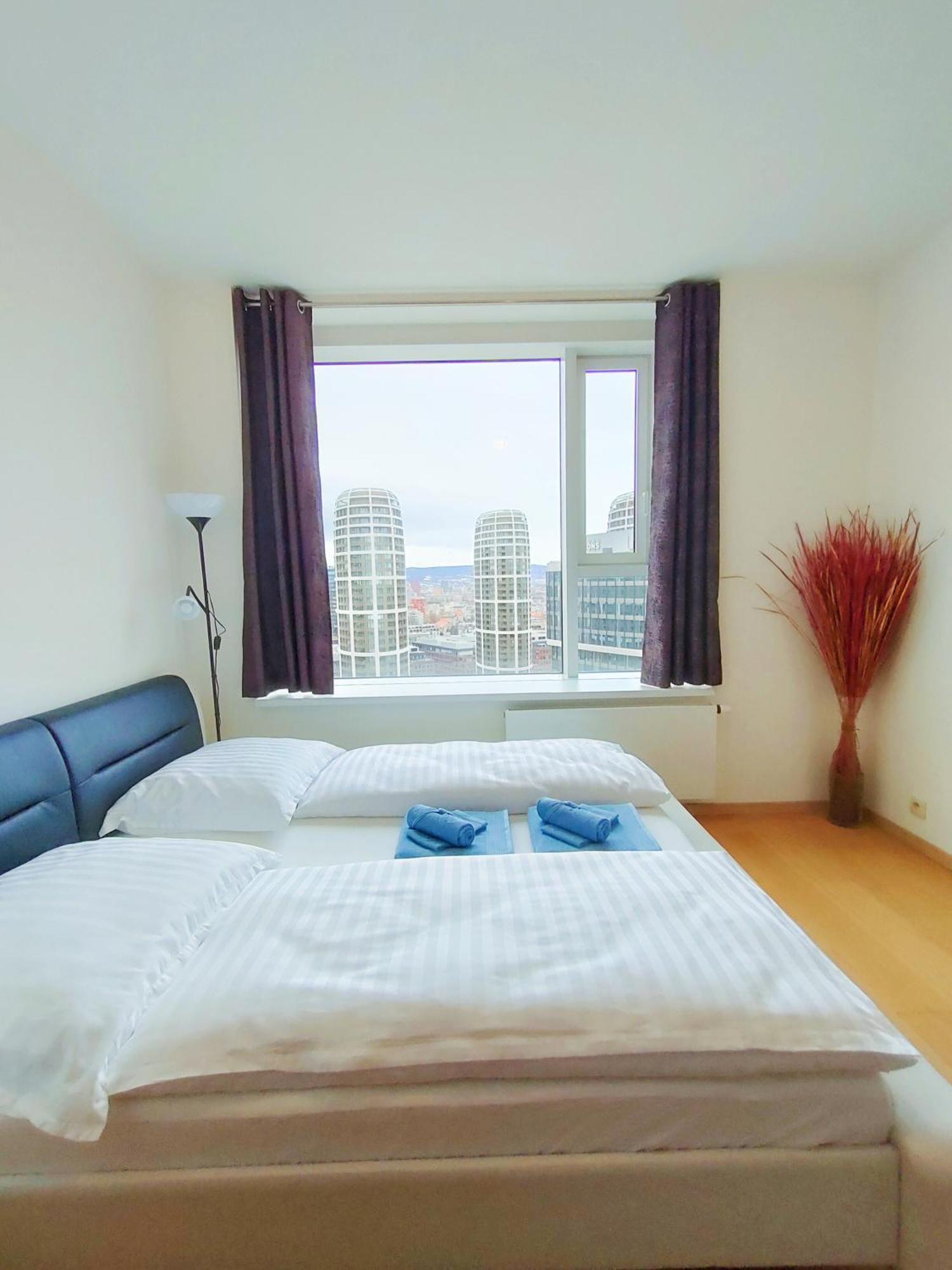 Sag Romantic 22 Floor Panorama City Free Parking Free Wifi Bratislava Bagian luar foto